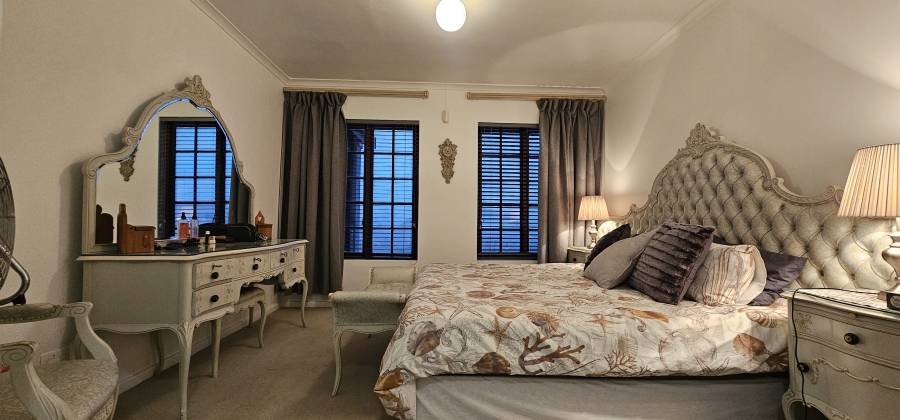 5 Bedroom Property for Sale in Myburgh Park Western Cape